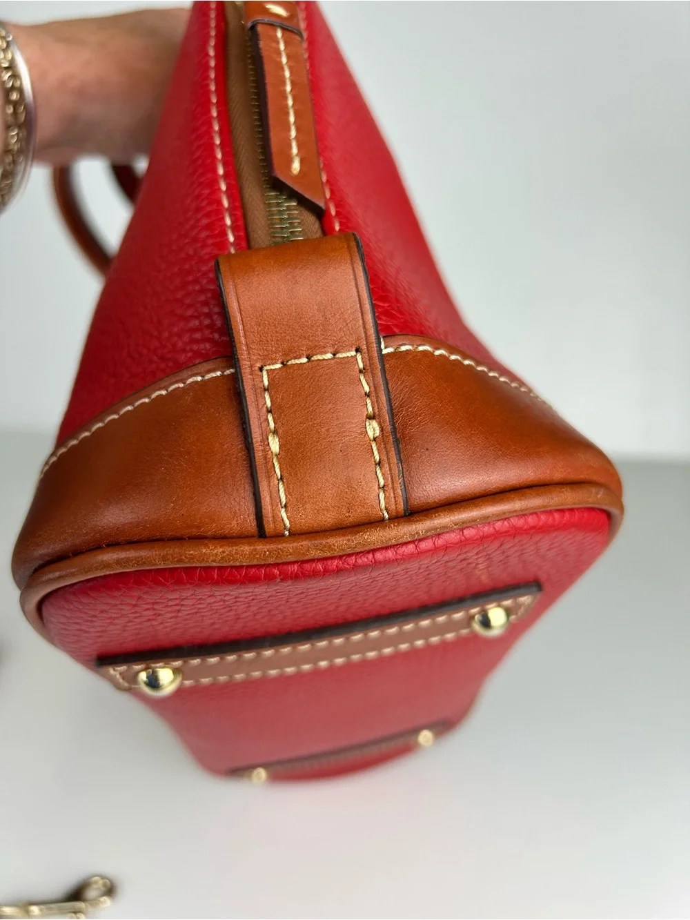 DOONEY & BOURKE PEBBLE GRAIN LEATHER DOME ZIP TOP RED AND TAN CROSSBODY HANDBAG